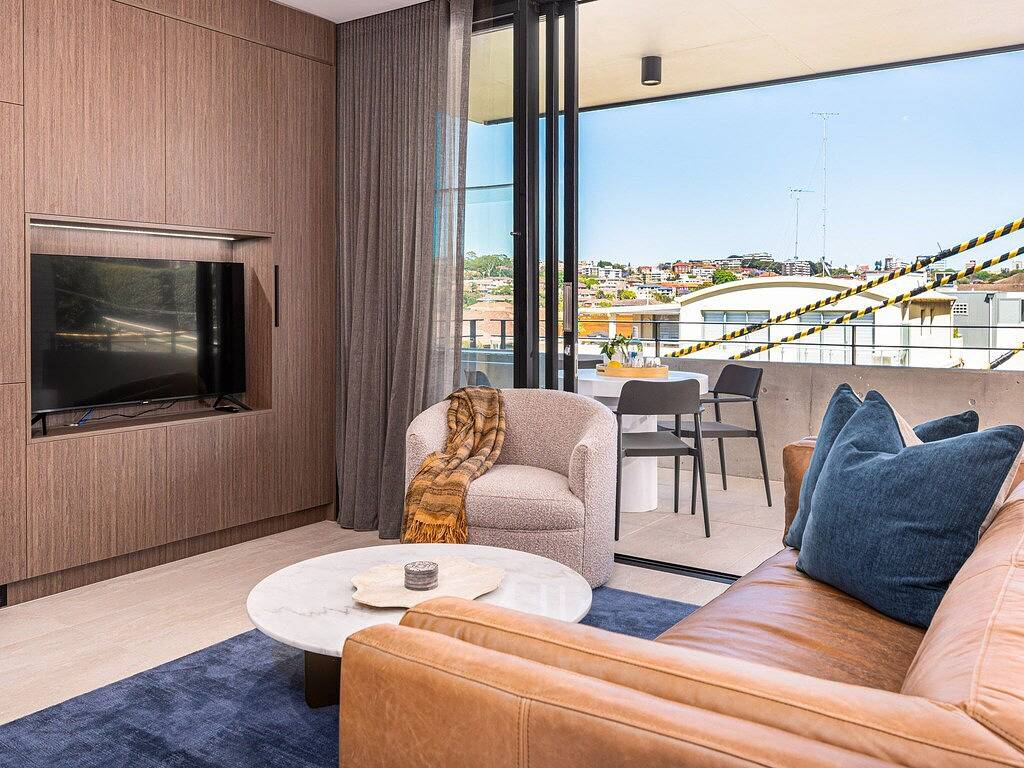 Ganze Wohnung, The Arden 6 Coogee. New Large Village View Balcony Apartment , Meters to Beach in Sydney, New South Wales