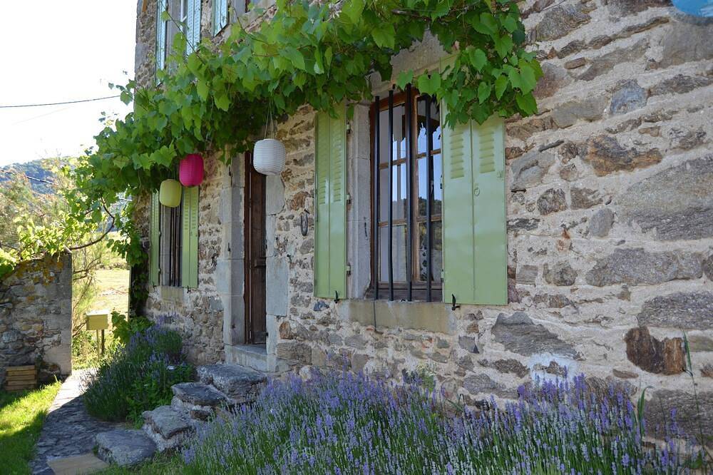 Ferienhaus in Villeneuve am Flussstrand in Villeneuve-d'Allier, Zentralmassiv