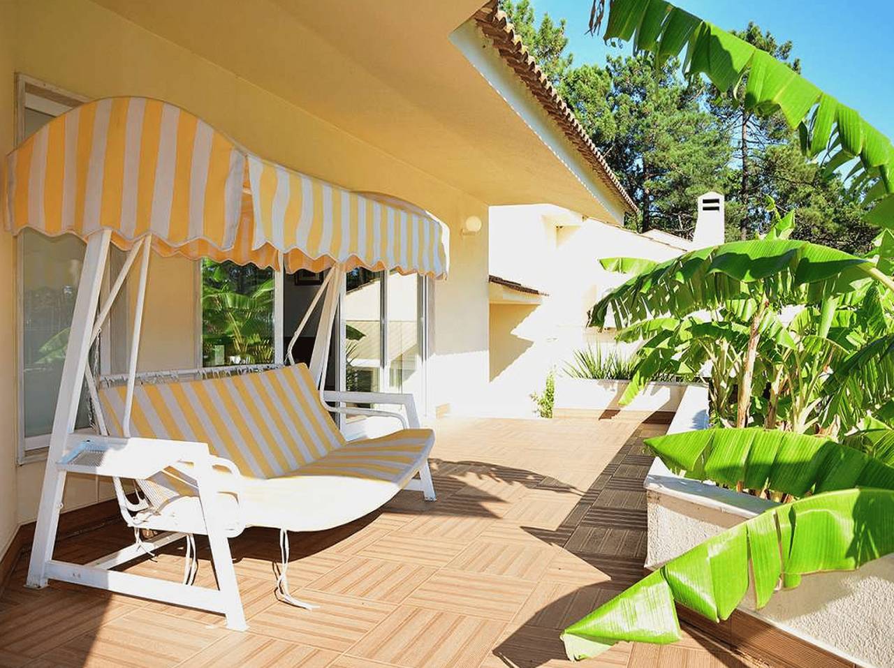 Villa para 14 pessoas com varanda in Aroeira, Corroios