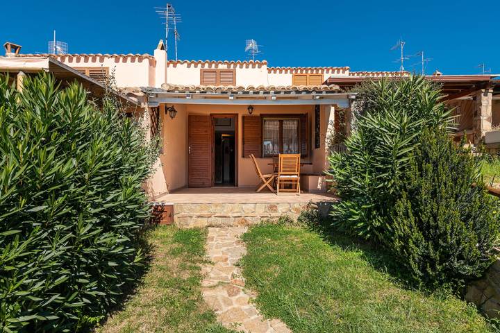 Ferienhaus für 4 Personen, mit Garten in Simius