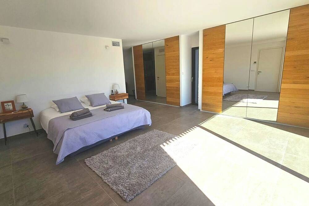 Villa Contemporaine Vue Sur Le Lac De Talza Au Calme Absolu in Figari, Arrondissement de Sartène