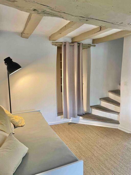 Location de vacances pour 3 personnes, avec terrasse et jardin à Bécon-les-Granits - 3