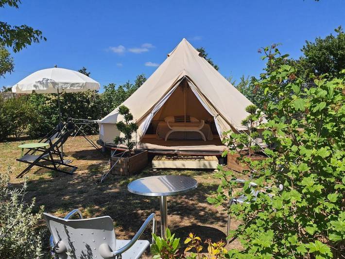 Camping pour 2 personnes, avec Terrasse ainsi que Jardin et Piscine
