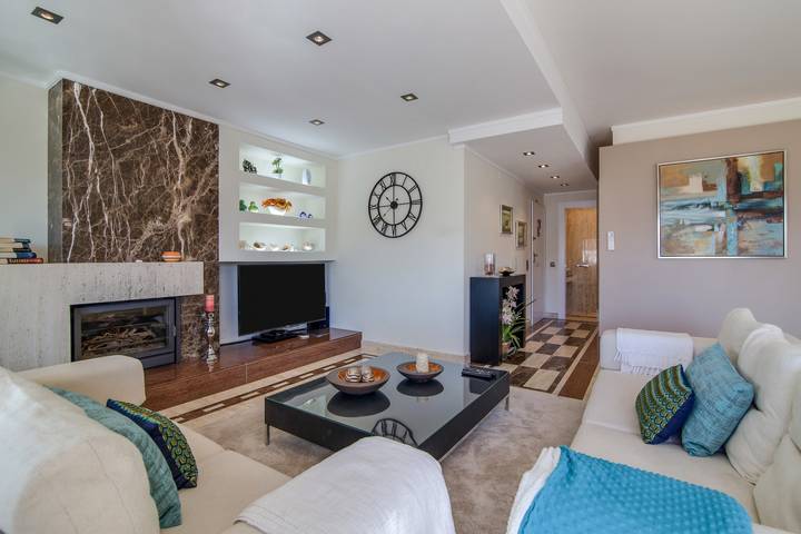 Ganze Wohnung, Modernes Penthouse “Olhos Água” mit Wlan, Balkon, Terrasse und Pool; Parkplätze verfügbar in Aldeia das Açoteias, Albufeira e Olhos de Água
