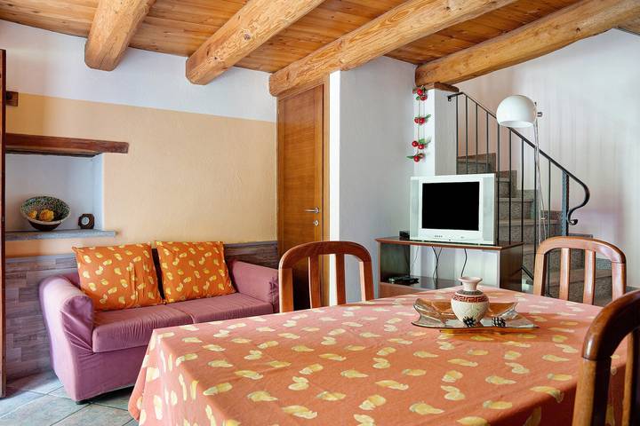 Entire apartment, Holiday Apartment "Arnica Tano Di Grich" with Mountain View, Shared Terrace & 2 Balconies in Prazzo, Cuneo Province