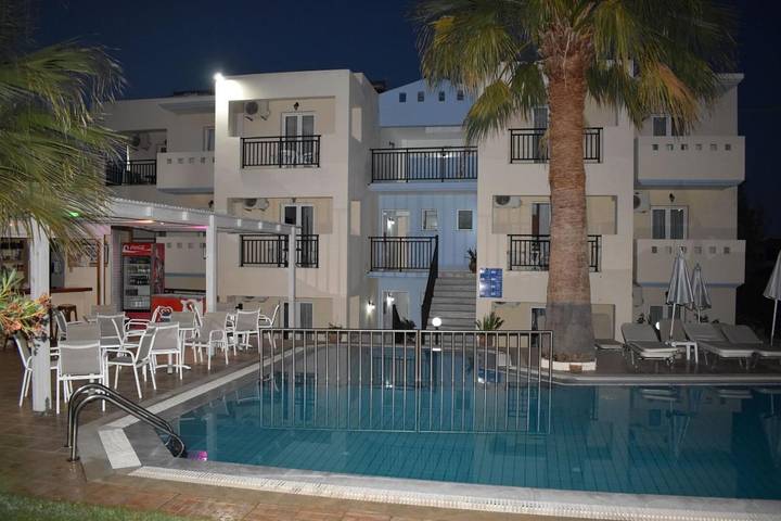Appart’hôtel pour 2 personnes, avec piscine ainsi que jardin et bassin pour enfant