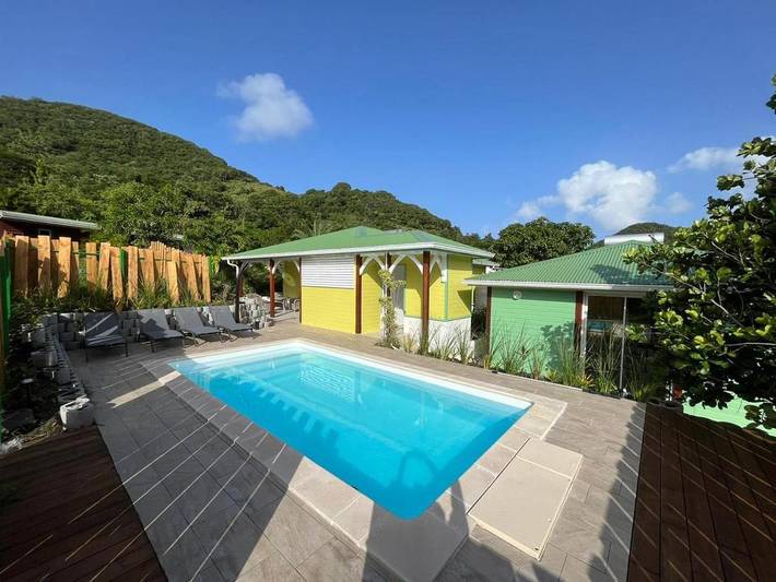 Appartement de vacances pour 4 personnes, avec piscine ainsi que vue et jardin