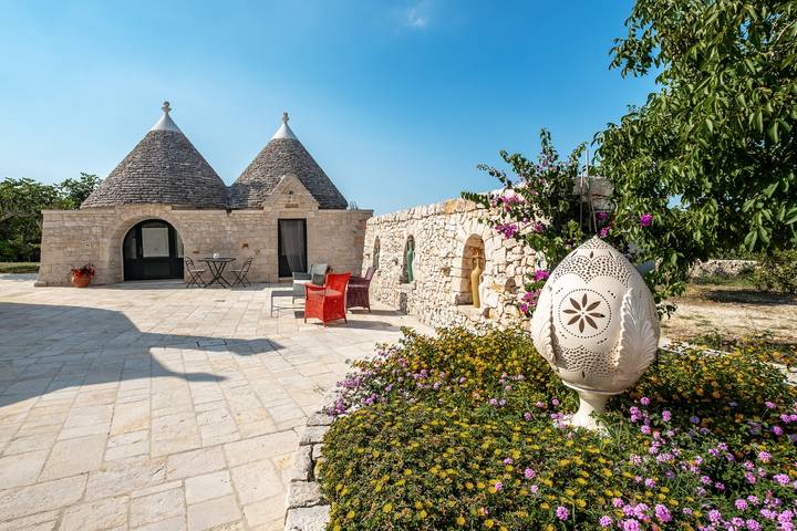 Trullo per 3 persone, con Idromassaggio e Giardino nonché Panorama a Martina Franca