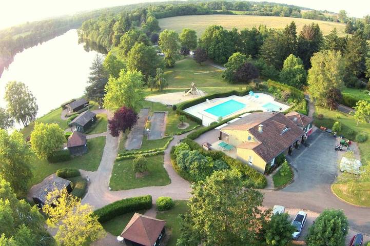 Chalet pour 6 personnes, avec Terrasse ainsi que Jardin et Piscine