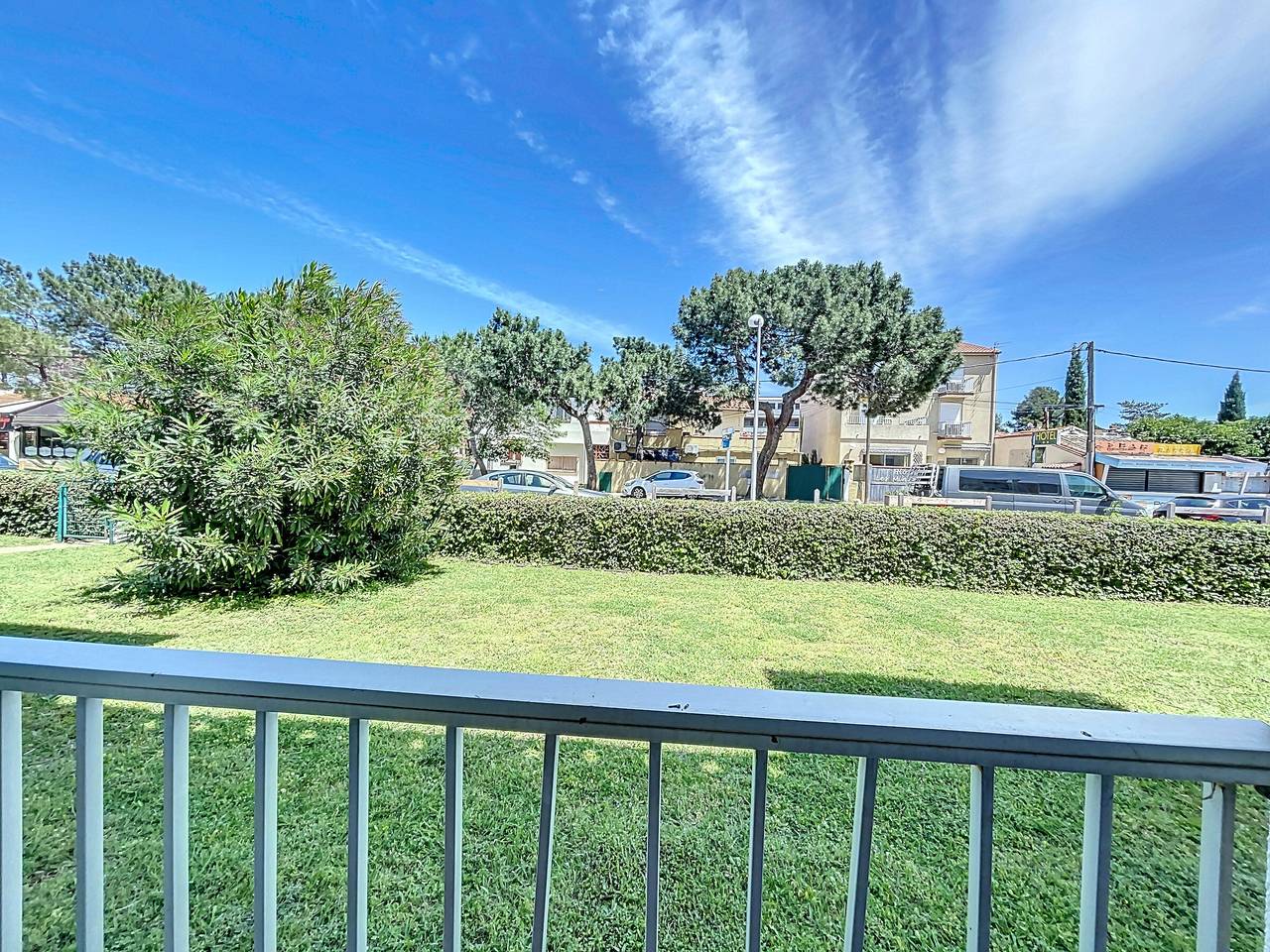 Ganze Wohnung, Perfekt ausgestattetes Apartment, 400m vom Strand, nahe Supermärkte und Restaurants, privater Parkplatz in La Côte Vermeille, Argelès-sur-Mer