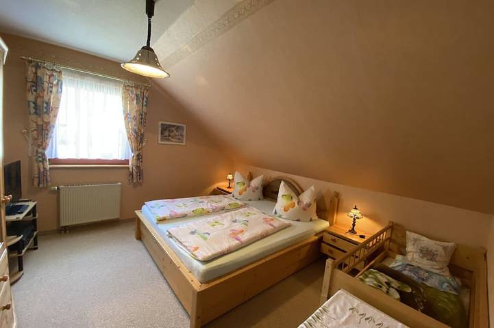 Ferienwohnung für 4 Personen, mit Balkon und Garten in Schleusingen - 2
