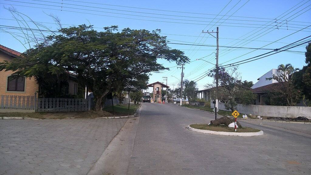 Cond Portal Patrimonio - Haus mit Pool, Grill und 24-Stunden-Sicherheits-Wi-Fi in Caraguatatuba, Região Metropolitana do Vale do Paraíba e Litoral Norte