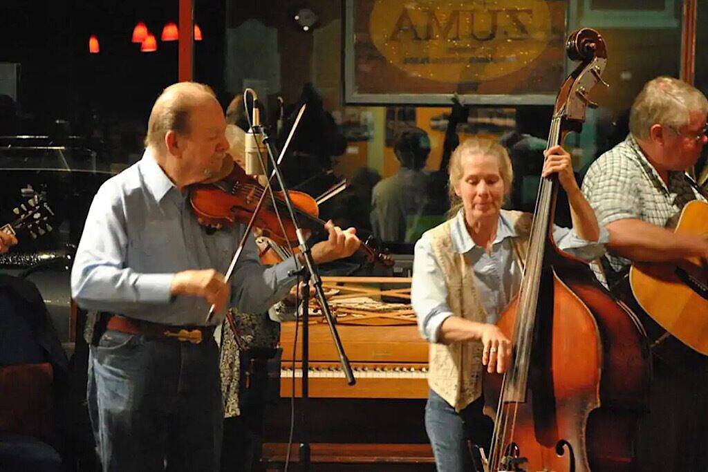 Plum Crooked Poet’s Cottage ~ Once Upon A Time ~ Alpine Charm ~ Not Damaged ~ in Marshall (NC), Madison County (NC)