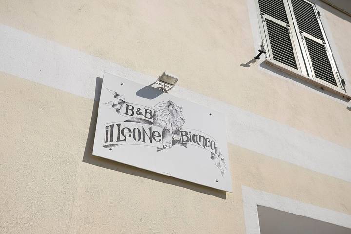 Room 'Leone' with Mountain View, Wi-Fi and Air Conditioning in Albenga, Riviera di Ponente