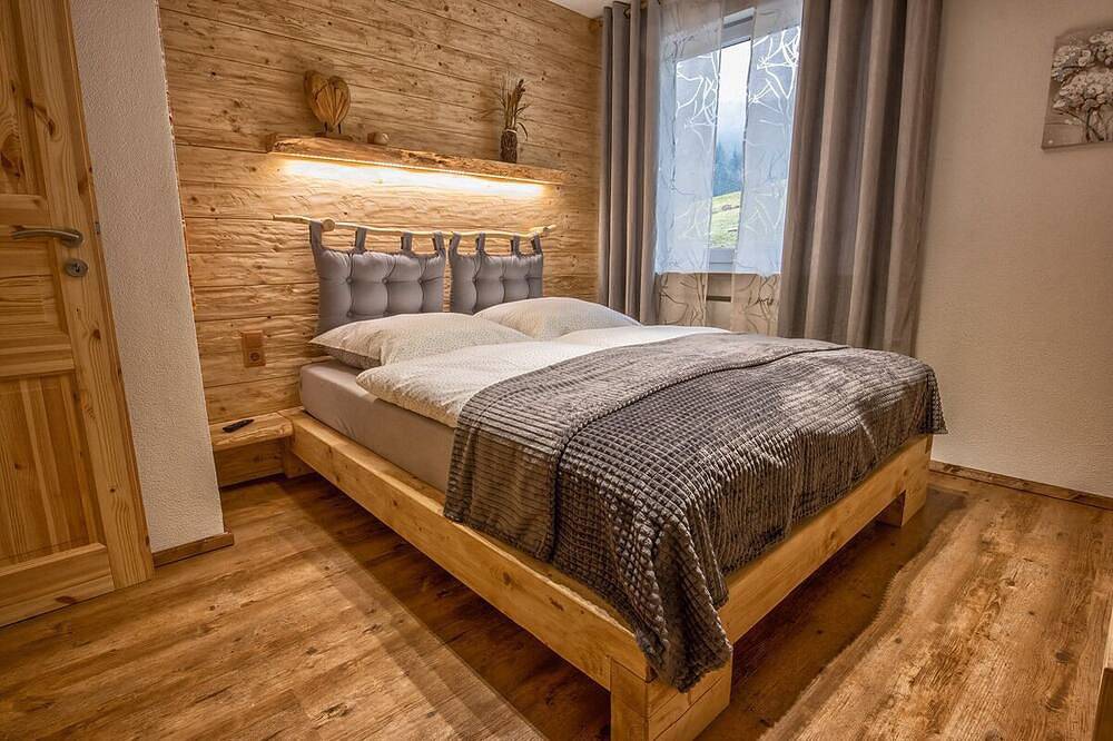 Ganze Wohnung, Exklusive Ferienwohnung im Ferienhaus Enzquelle in Enzklösterle, Nordschwarzwald