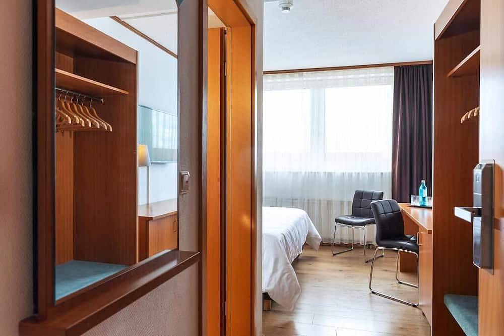 Economy Double Room Stay in Maintal-Dörnighei in Dörnigheim, Maintal