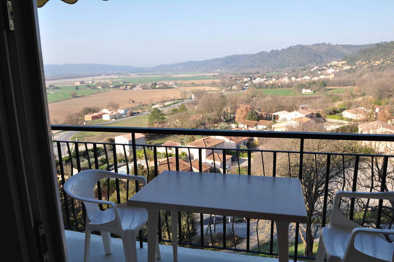 Studio entier, Studio 'À Louer Gréoux' avec terrasse privée, balcon et Wi-Fi in Gréoux-les-Bains, Parc naturel régional du Verdon