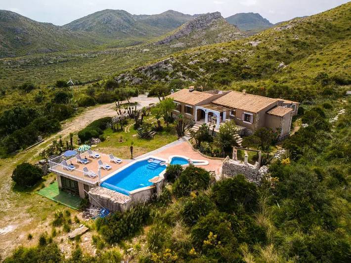 Finca mit Hund für 6 Personen, mit Pool und Garten in Artà
