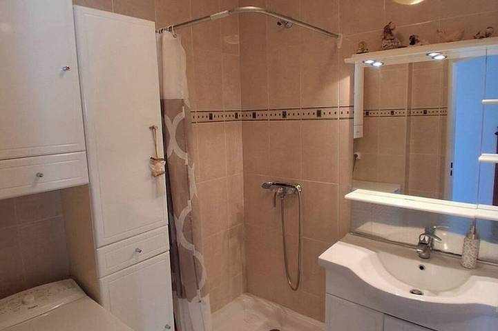 Apartamento entero, Air-conditioned 2-room apartment with a terrace, a 3-minute walk from the beach and restaurants in Cros de Cagnes, Cagnes-sur-Mer