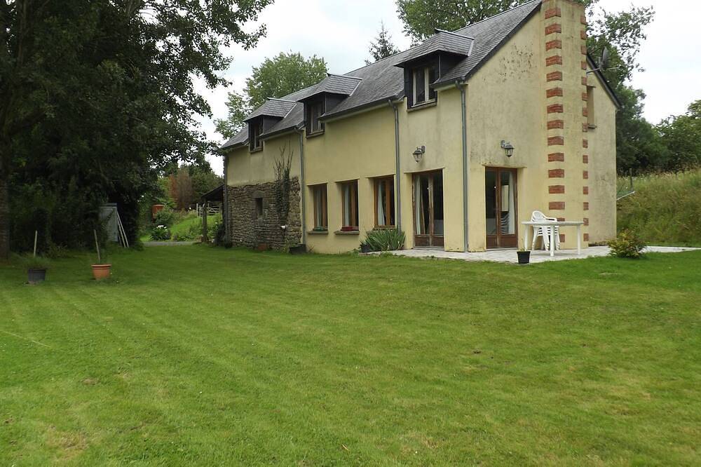 Lovely House 12K from the bay of Mont Saint Michel in La Lucerne-d'Outremer, Côte de la Déroute