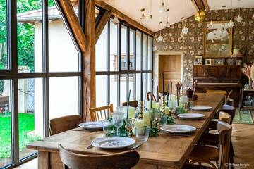 Gîte pour 15 personnes, avec terrasse ainsi que piscine et jardin, animaux acceptés à Romanèche-Thorins