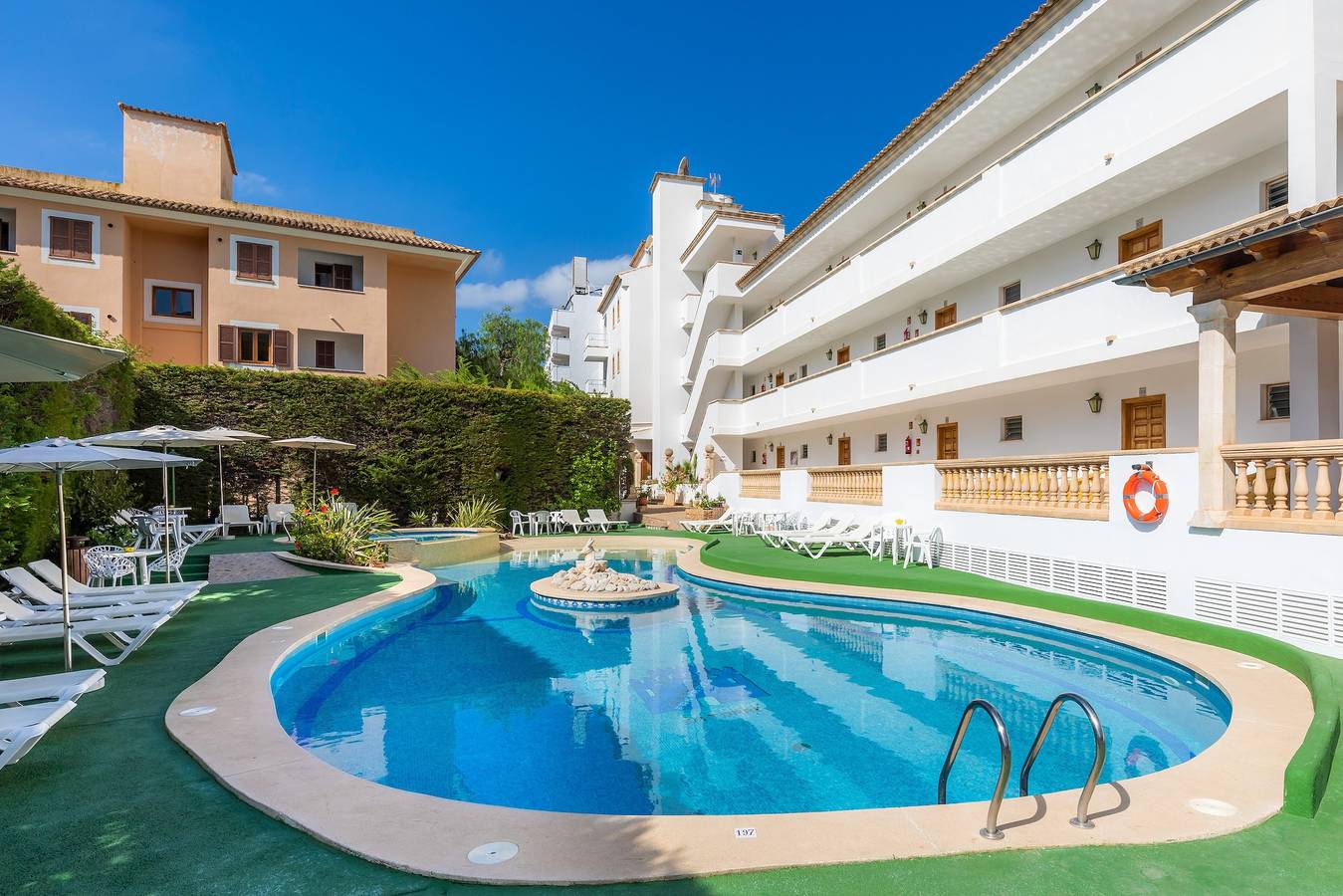 Ganze Wohnung, Strandnahes Apartment mit Zugang zum Pool, einer privaten Terrasse, Klimaanlage und Wlan in Canyamel, Capdepera