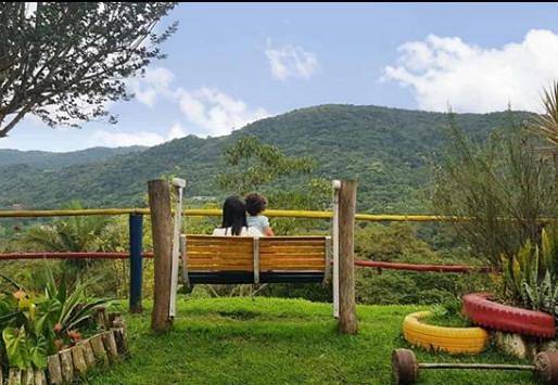 Maison d’hôte pour 6 personnes, avec balcon et jardin ainsi que piscine et jacuzzi