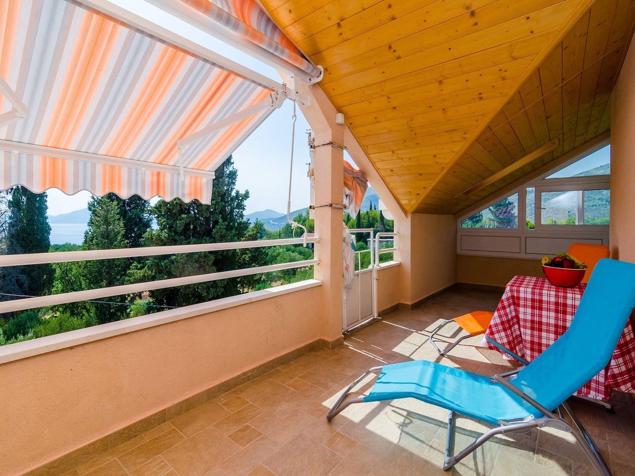 Ganze Wohnung, Apartments Donita - Comfort Two Bedroom Apartment with Balcony and Sea View in Slano, Dubrovnik-Neretva