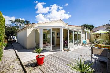 Gîte pour 6 personnes, avec terrasse et jardin dans Plage du Betey