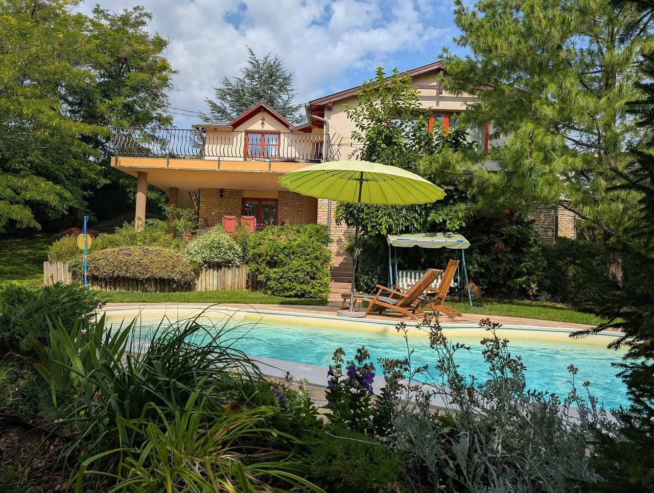 Ferienhaus mit Pool und Ausblick zum Balaton für Familien  in Balatonalmadi, Plattensee nordufer