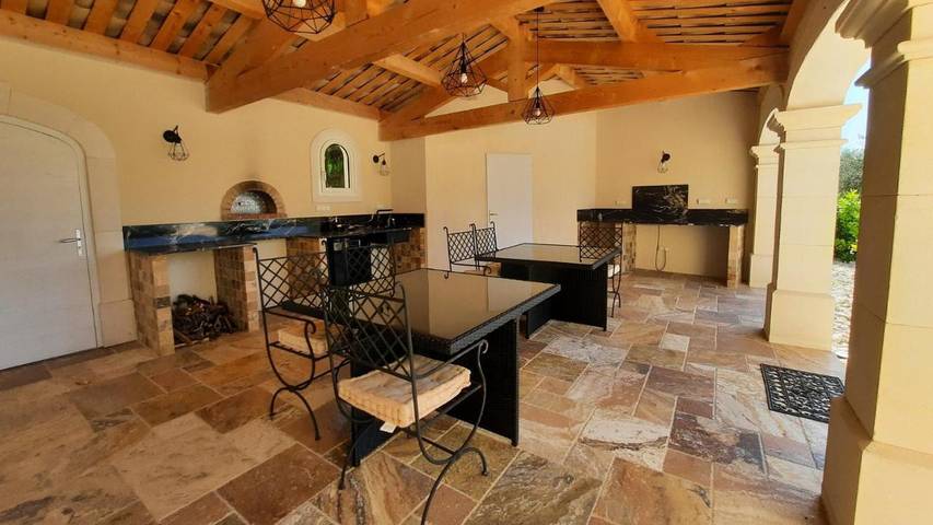 Location de vacances pour 5 personnes, avec jardin ainsi que vue et piscine à Rochegude - 4