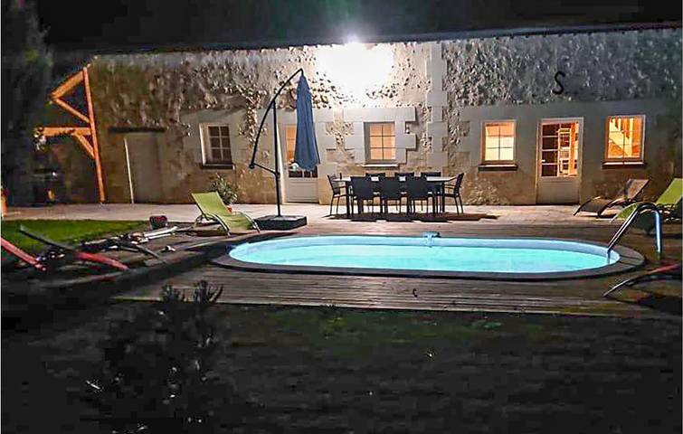 Appartement spacieux avec parking, piscine et jardin in Thilouze, Vallée de la Loire