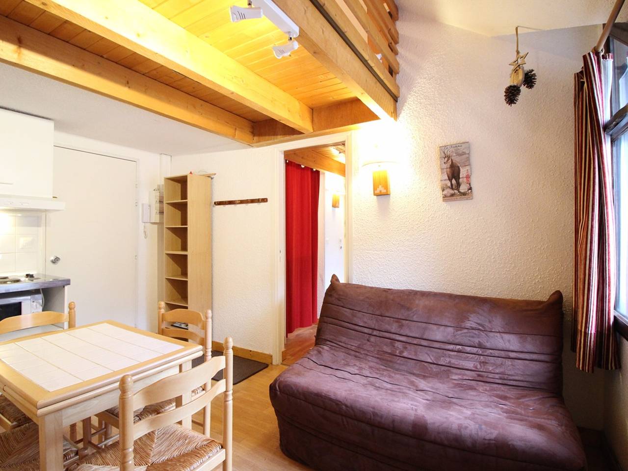 Entire apartment, F2 Bis Apartment Near Slopes for 5 Guests in Mont-Dore, Volcans d'Auvergne Regional Nature Park