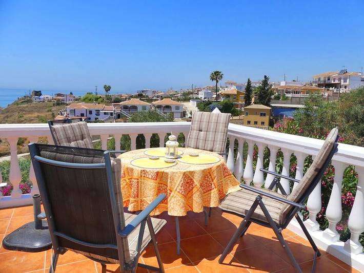 Apartamento vacacional con 2 dormitorios. in Playa de Benajarafe, Vélez-Málaga