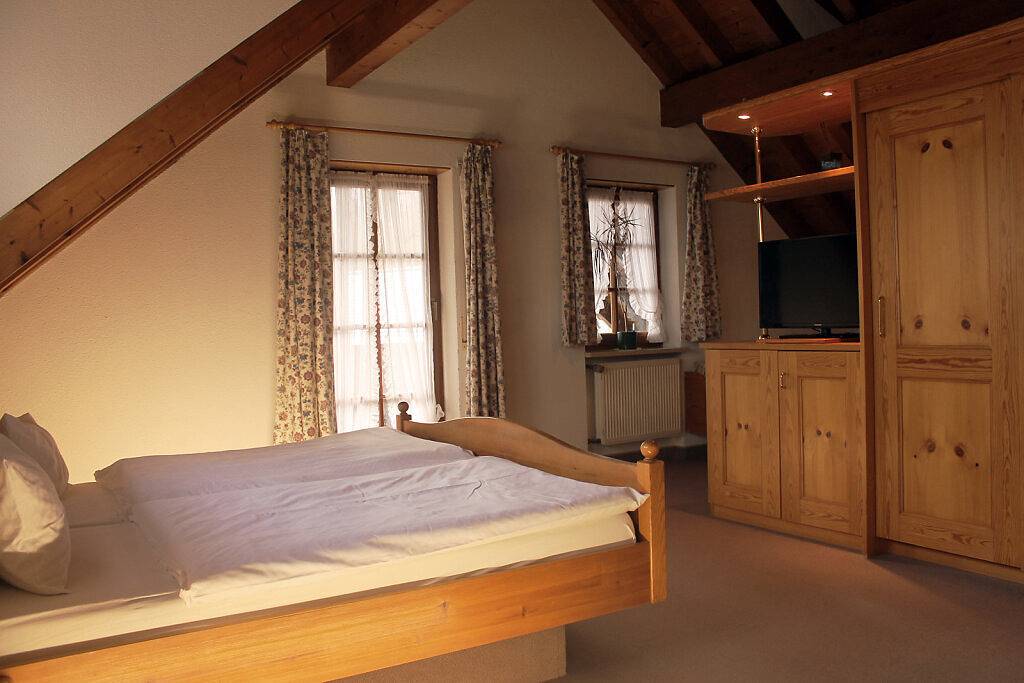 Hotel Lochmühle - Familienzimmer Klassik für 3 bis 4 Personen in Eigeltingen, Landkreis Konstanz