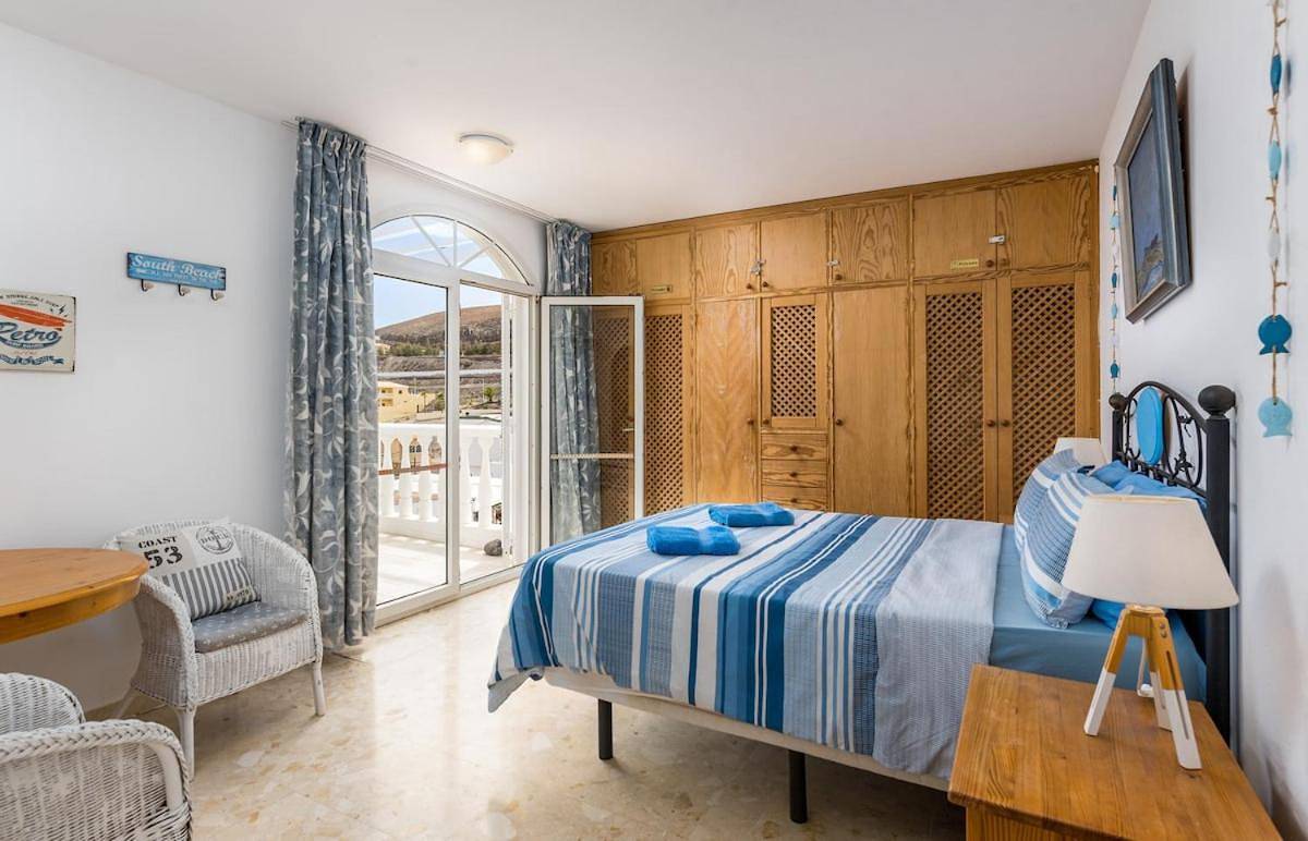 Villa Barry Swimming Pool, Amazing Sea Views, Bar in Tarajalejo, Tuineje