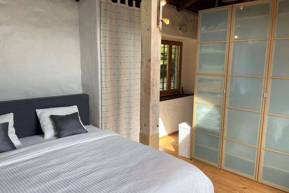 Idyllisches Ferienhaus mit Privatpool in traumhafter mediterraner Umgebung in Terre di Pedemonte, Tessiner Alpen