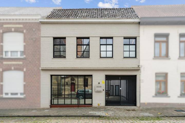 Location de vacances pour 24 personnes, avec Balcon ainsi que Terrasse et Piscine à Poperinge