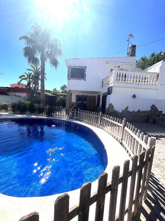 Casa rural para 9 personas, con Balcón y Jacuzzi además de Terraza y Jardín en Bétera