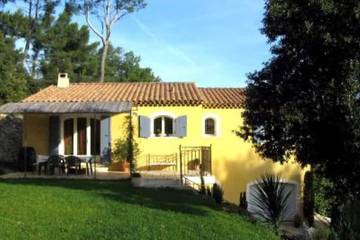 Location de vacances pour 6 personnes, avec jardin ainsi que piscine et terrasse à Bouc-Bel-Air