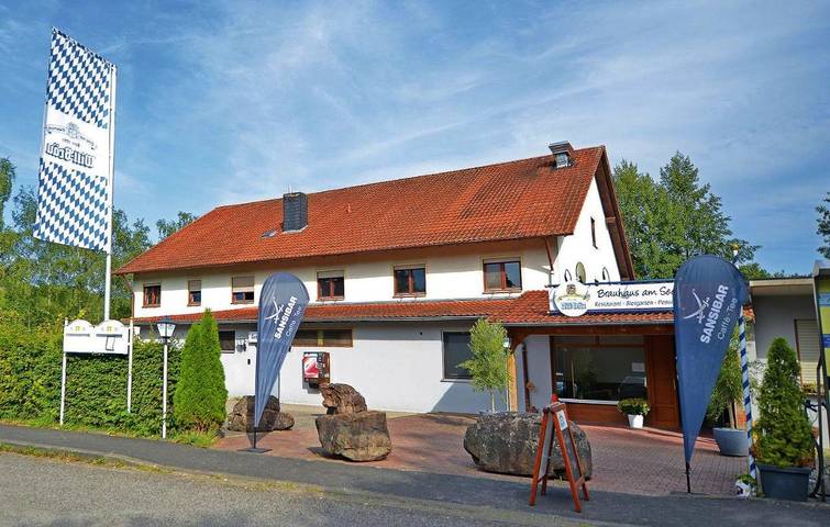 Ferienhaus für 2 Personen, mit Balkon und Terrasse sowie Ausblick und Seeblick in Unterfranken