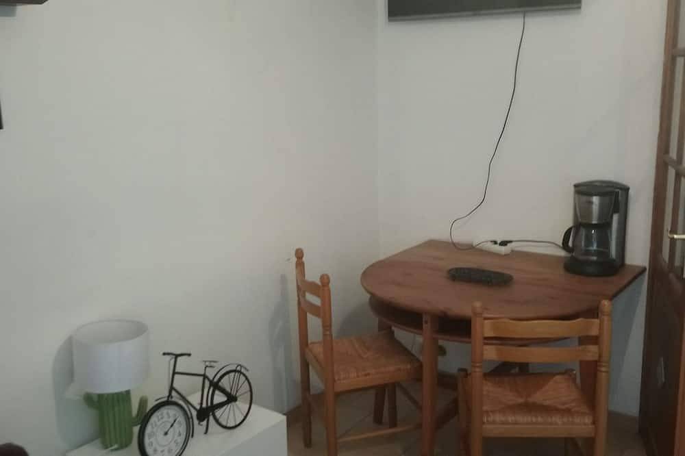 Apartamento entero, Acogedor estudio en la Provenza. in Camaret-sur-Aigues, Vaucluse