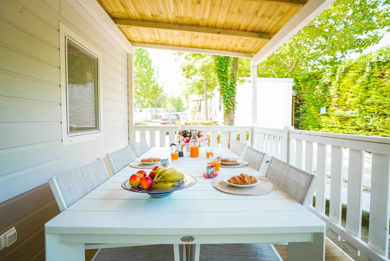 Mobil-home avec climatisation, terrasse et piscine in Torre Rinalda, Lecce