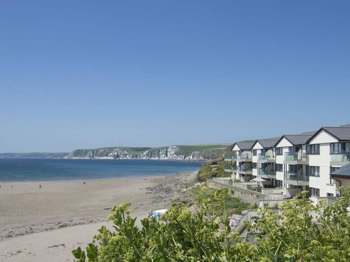 Apartment for 4 people, with Hot tub and Terrace as well as Garden and Pool in Bigbury on Sea