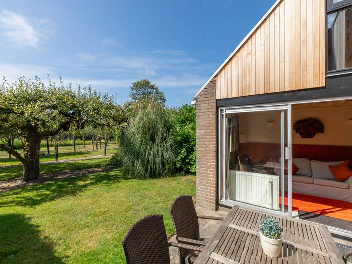 Ferienhaus für 4 Personen, mit Terrasse und Garten sowie Kinderpool in Burgh-Haamstede