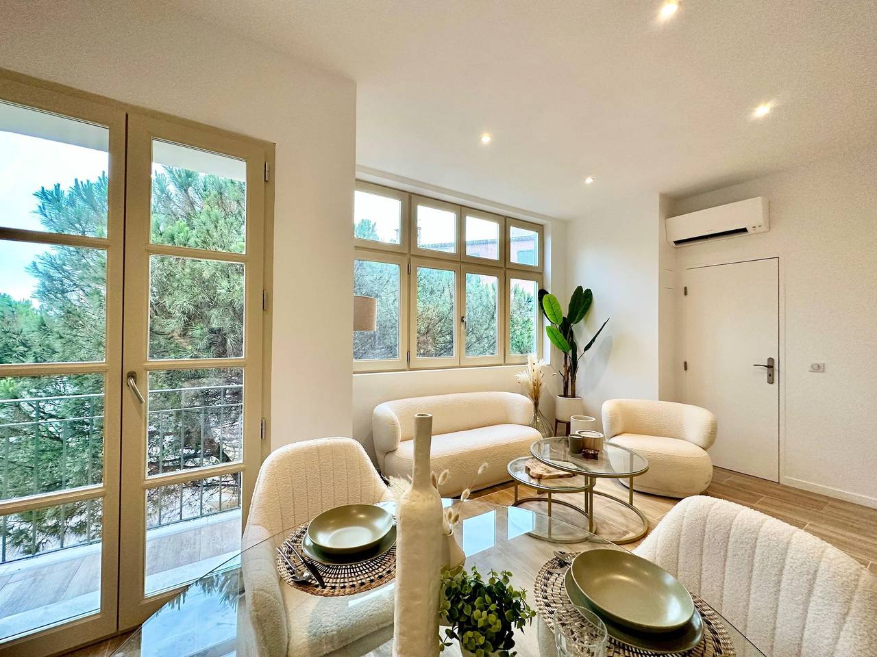 Entire apartment, Modern Apartment - 1Bd/4P - Center of St Tropez in Saint-Tropez, Draguignan region