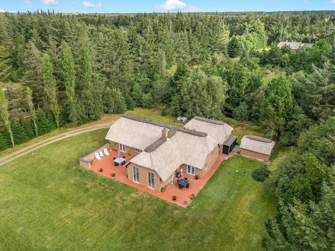 Lovely thatched holiday home with spa and sauna. in Ulfborg, Holstebro Region