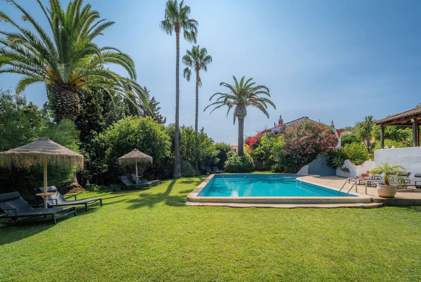 Holiday Home 'Casa Ferrobo - Amy' with Shared Pool, Wi-Fi and Air Conditioning in São Brás de Alportel, Faro District