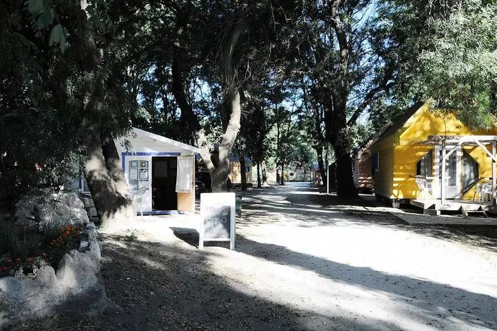 Chalet pour 4 personnes, avec terrasse dans le Gard - 3