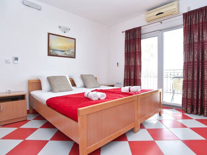 Gîte pour 2 personnes, avec balcon dans Tivat